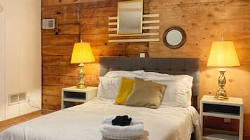 2 bedrooms, desk, iron/ironing board, free WiFi