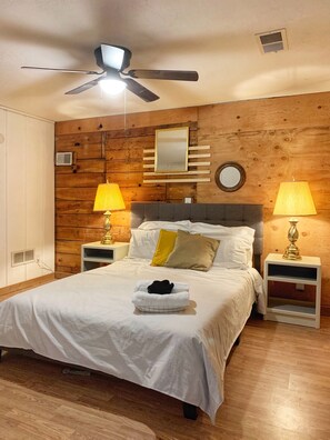 2 bedrooms, desk, iron/ironing board, free WiFi