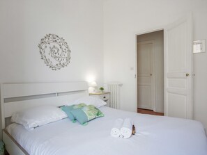 2 habitaciones, tabla de planchar con plancha, wifi y ropa de cama