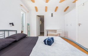 2 bedrooms, in-room safe, travel crib, free WiFi - Pet friendly home in Krnicari (Krnicari)