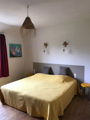7 bedrooms, iron/ironing board, free WiFi