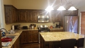 冰箱、微波炉、烤箱、炉灶