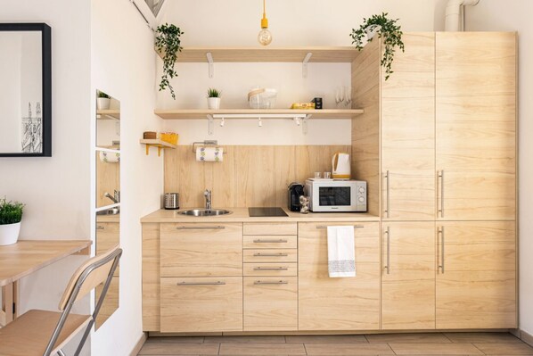 Fridge, microwave, oven, stovetop