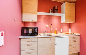 Microwave, stovetop, cookware/dishes/utensils