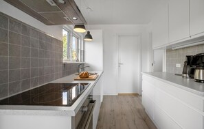 Refrigerador, placa de cocina, lavavajillas, cafetera/tetera