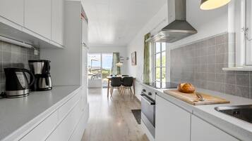 Réfrigérateur, plaque de cuisson, lave-vaisselle, cafetiÚre/bouilloire