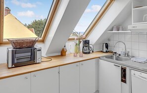 Kühlschrank, Mikrowelle, Herdplatte, Geschirrspüler