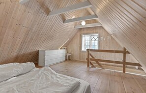1 bedroom, travel cot, free WiFi