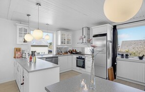 Kühlschrank, Mikrowelle, Herdplatte, Geschirrspüler