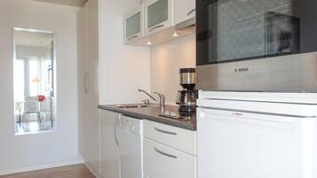 Frigorifero, forno, piano cottura, lavastoviglie