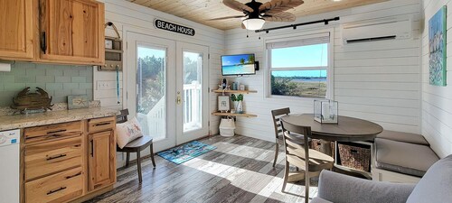 BAY-CAY Getaway, Beaching, Casinos, Swim, Grill, Chill, Memories!