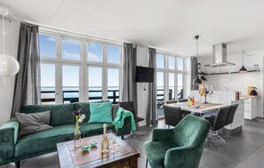 Smart TV - Nice home in Allinge with WiFi (Allinge)