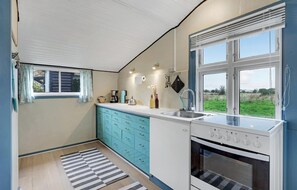 Køleskab, kogeplade, kaffe-/temaskine