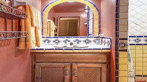 Family Villa | Bathroom | Shower, towels - Paradise Villa 22 by Kivoya (Puerto Peñasco)