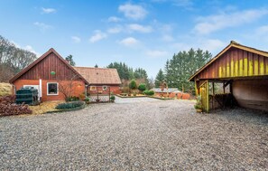 المنطقة المحيطة بالمنشأة