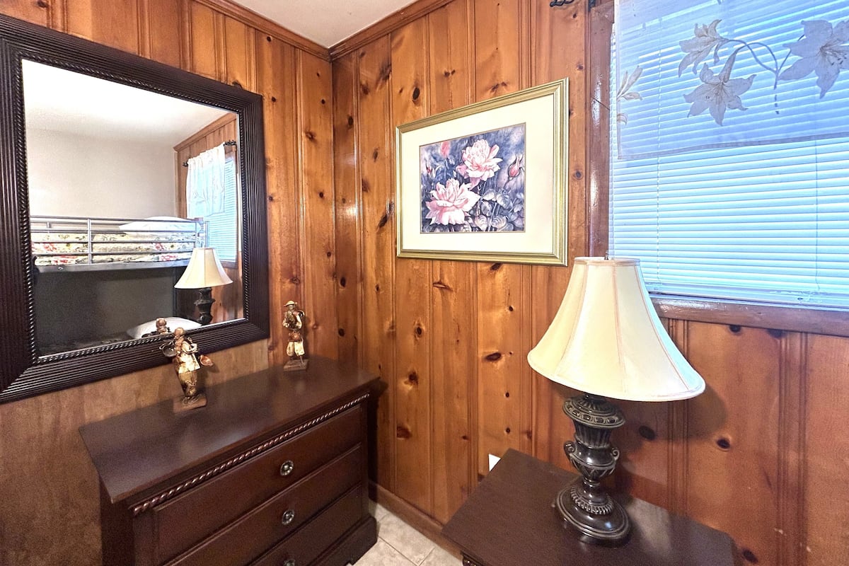 Traditional Apartment | 2 bedrooms, memory-foam beds, individually decorated
