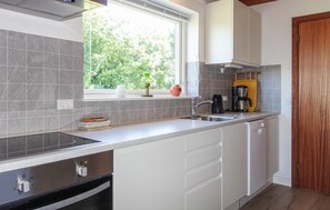 Réfrigérateur, plaque de cuisson, lave-vaisselle, cafetière/bouilloire