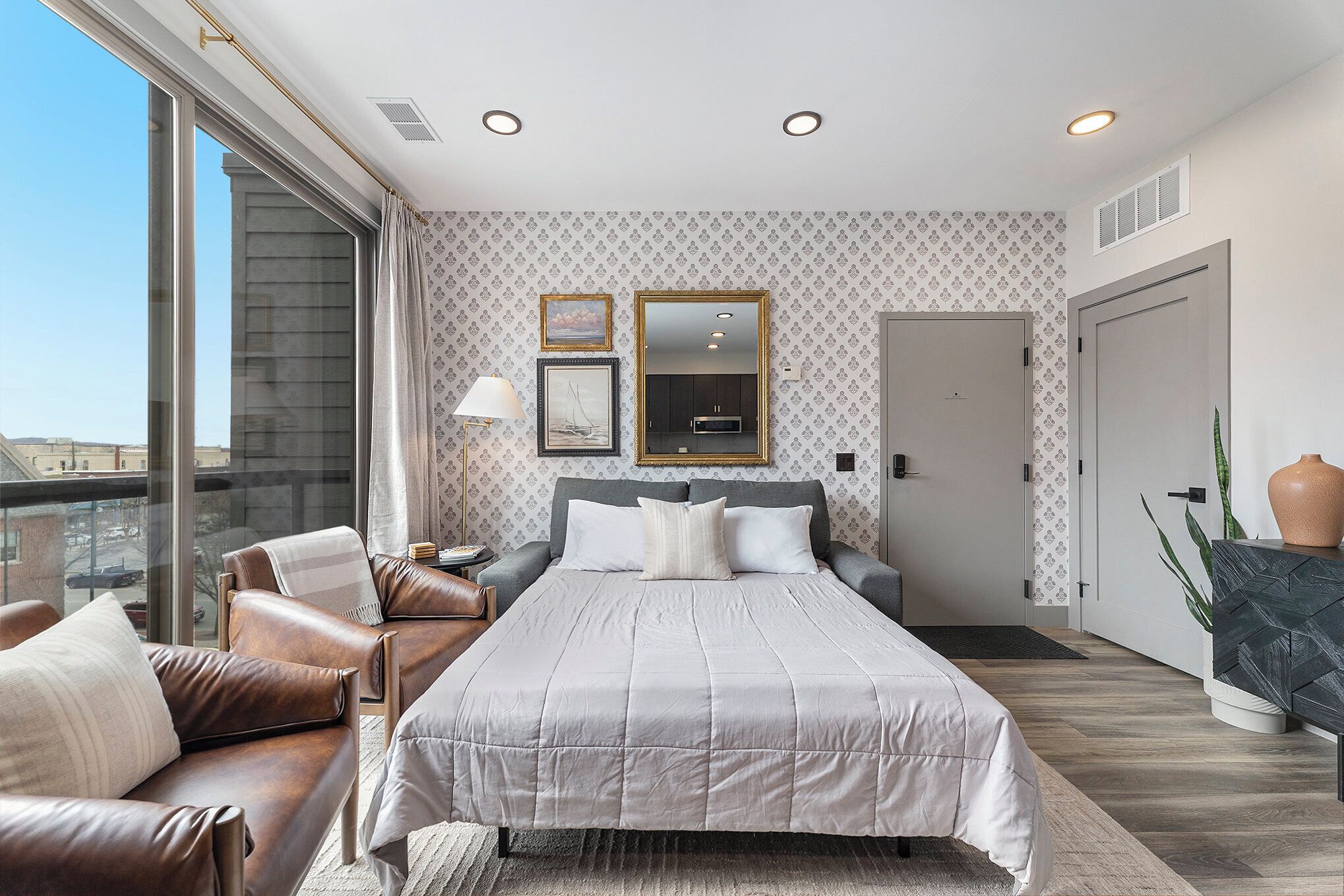 1 soverom, strykejern/-brett, wi-fi (inkludert) og sengetøy