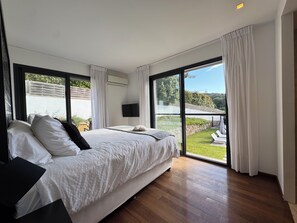 6 bedrooms, in-room safe, iron/ironing board, travel crib