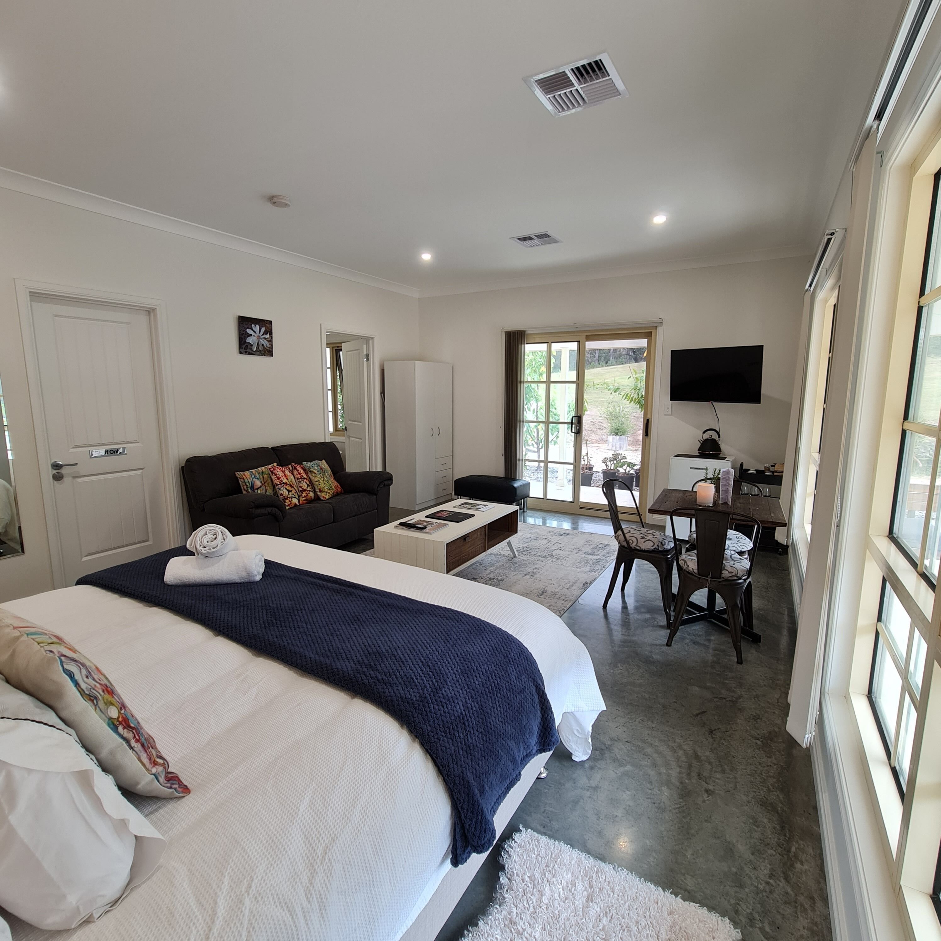 Egyptian cotton sheets, premium bedding, down comforters, pillowtop beds