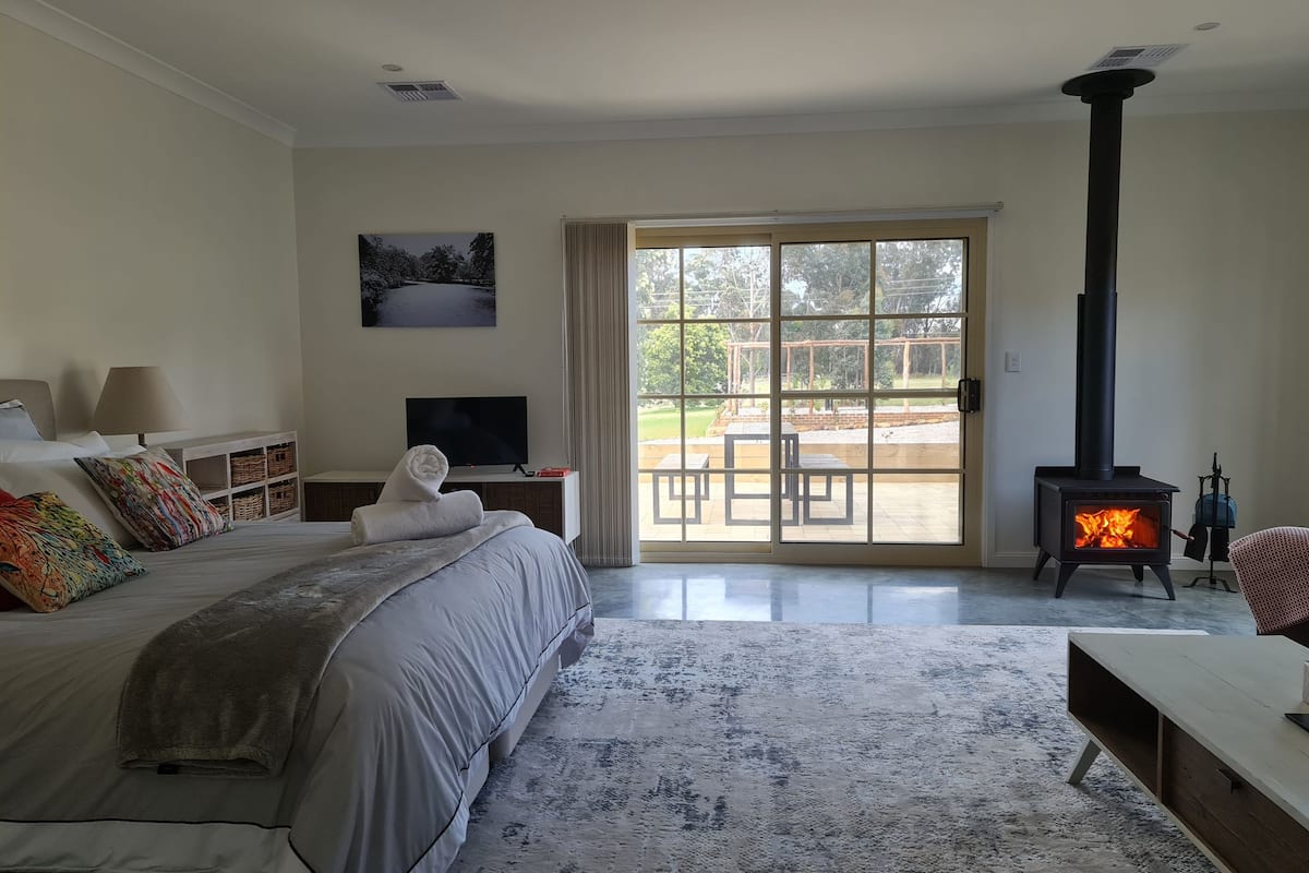 Suite – deluxe, flere senger, bakgårdsutsikt, hageområde | Terrasse/patio
