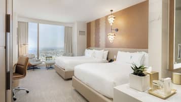 Standard Queen Room | Premium bedding, in-room safe, desk, laptop workspace