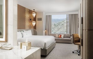 Standard King Room | Premium bedding, in-room safe, desk, laptop workspace