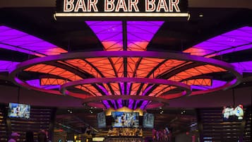 7 quầy bar/khu lounge, quầy bar bên hồ bơi