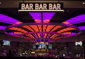 7 bars/lounges, poolside bar