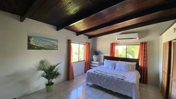 3 makuuhuonetta, silitysrauta/-lauta, ilmainen Wi-Fi, vuodevaatteet