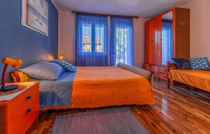 1 bedroom, in-room safe, free WiFi, bed sheets