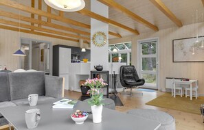 TV, fireplace - Stunning home in Aakirkeby with WiFi (Aakirkeby)