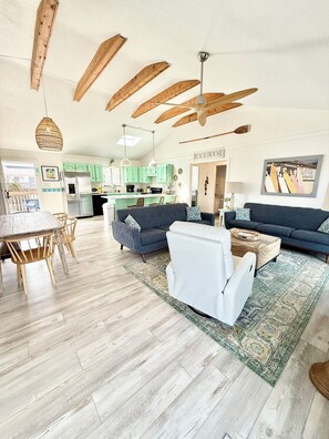 Smart TV, fireplace - Beach literally around the corner! Free Heated Private Pool! A Family Favorite! (Kitty Hawk)