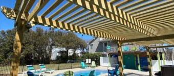 Free Heated Pool with the Beach around the corner! Boho Beach Family Favorite!