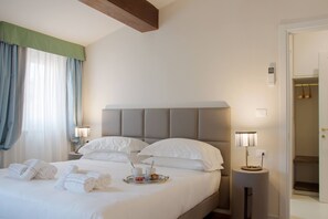 2 bedrooms, iron/ironing board, travel cot, free WiFi - Dafne magnificent attic overlooking the Duomo (Firenze)