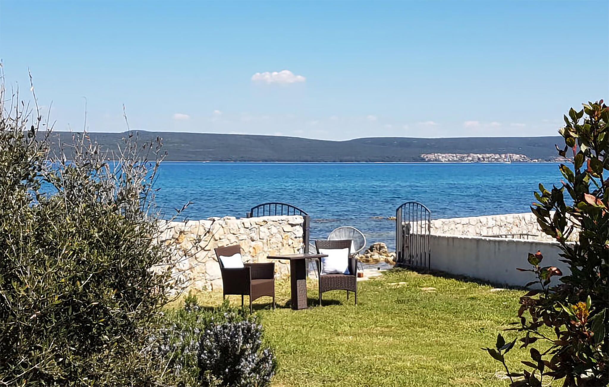 المنطقة المحيطة بالمنشأة