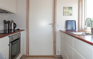 Fridge, stovetop, dishwasher