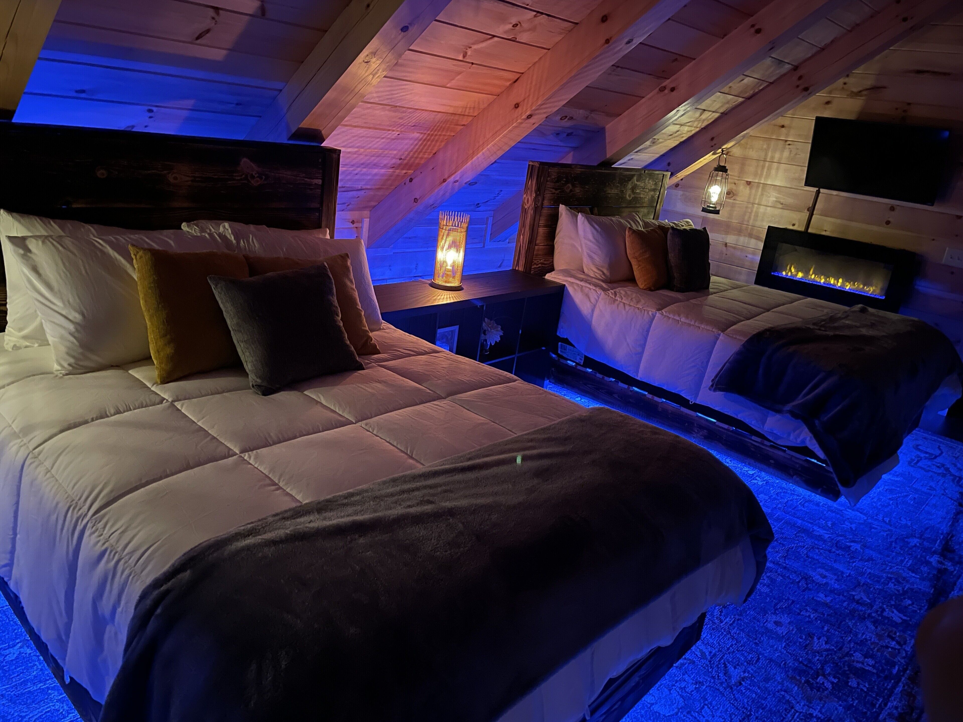Byers Cabin Haven!  3 King beds & 5 Queen beds!  LUXURY CABIN EXPERIENCE