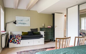 4 bedrooms, travel cot, free WiFi