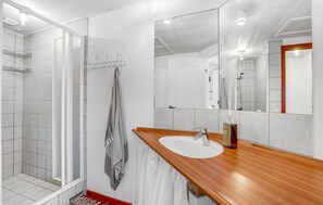 Shower - Gorgeous apartment in Nexø with WiFi (Nexø)