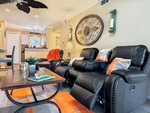 Smart-TV, peis og bøker