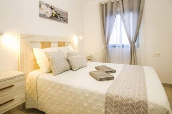 2 bedrooms, iron/ironing board, WiFi, bed sheets