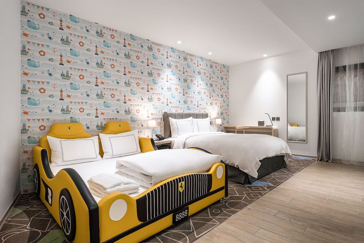Carla Superior Double (Large car bed) | In-room safe, free WiFi, bed sheets