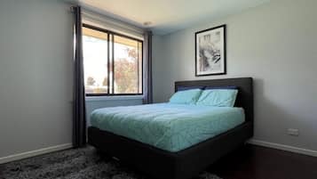 3 bedrooms, iron/ironing board, bed sheets