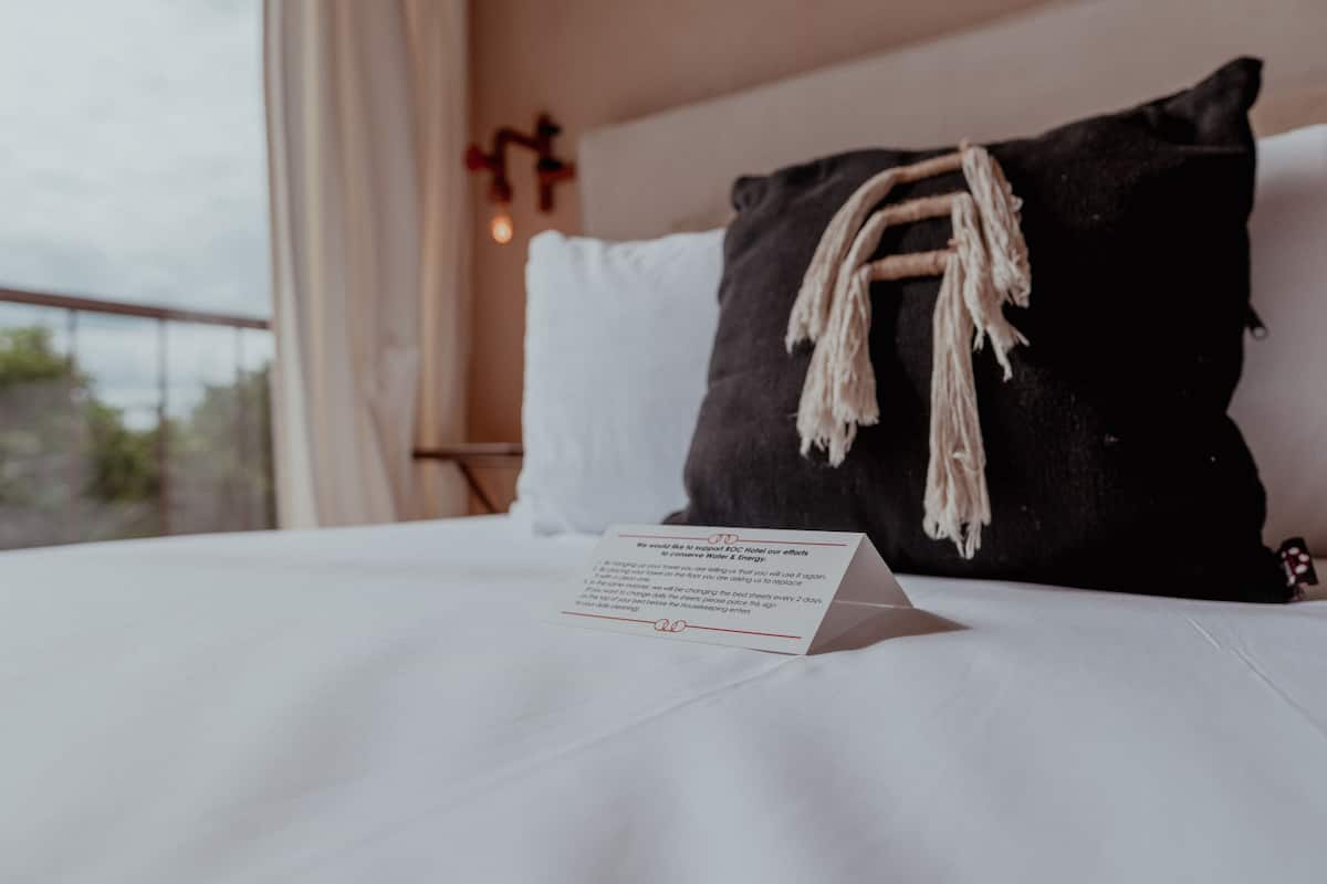 3 bedrooms, down comforters, minibar, blackout drapes