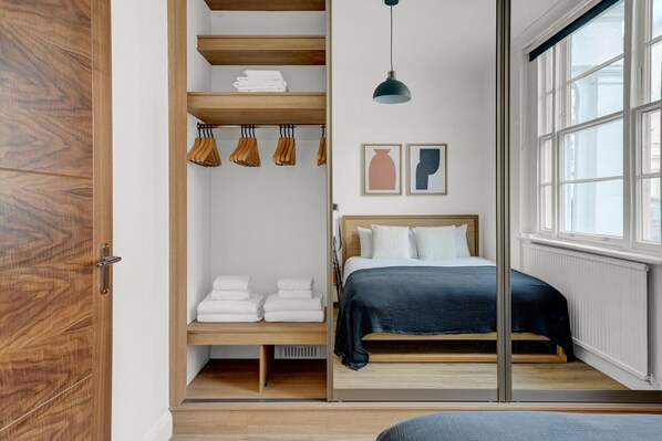 2 bedrooms, iron/ironing board, WiFi, bed sheets - Ideal Pimlico 2BR, 10 mins to Victoria & Pimlico Station, by Blueground (London)