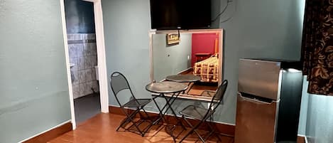 Deluxe Single Room | Free WiFi, bed sheets