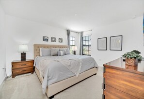 6 habitaciones, tabla de planchar con plancha, internet y ropa de cama 