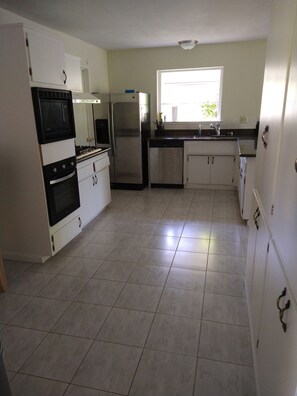 Private kitchen - 3 Bed 2 Bath House San Mateo Next to Lagoon (San Mateo)