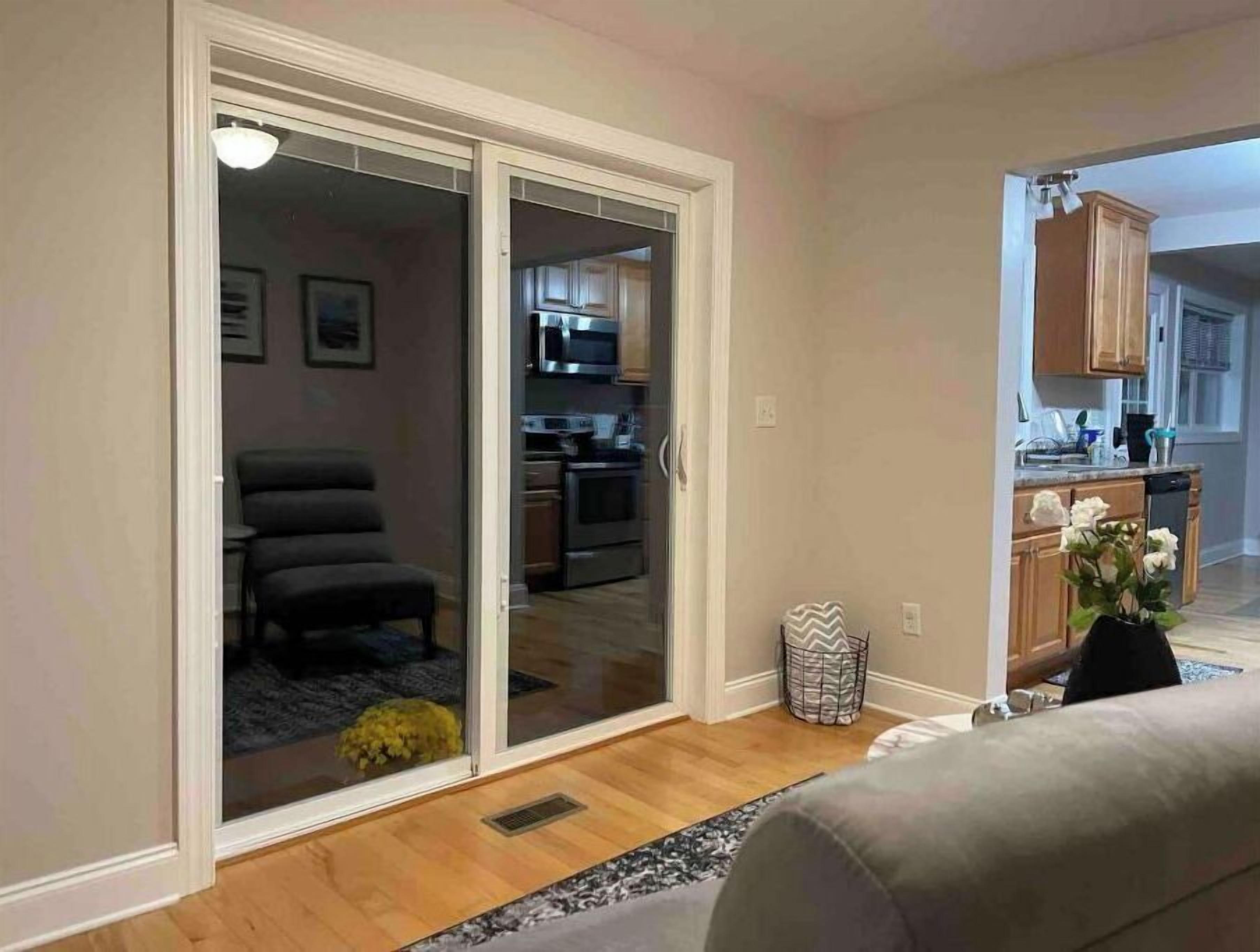 Smart TV, books, offices